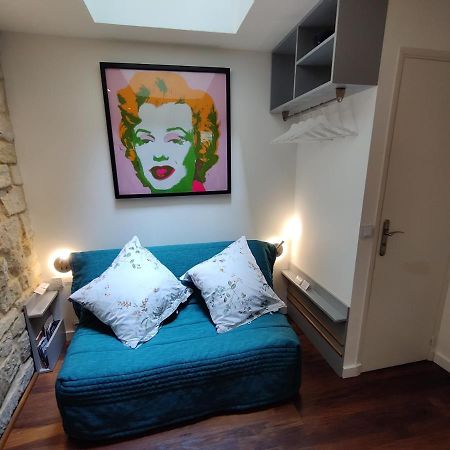 Romantic Tiny House Inside Montmartre Parijs Buitenkant foto