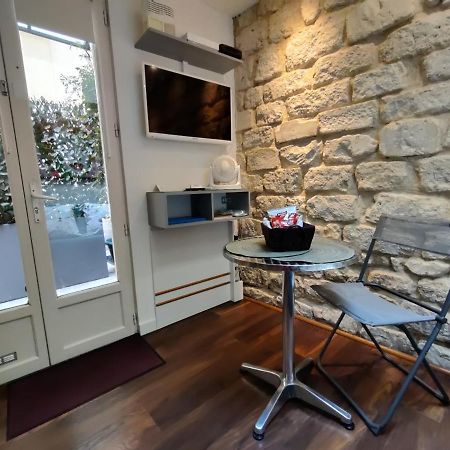 Romantic Tiny House Inside Montmartre Parijs Buitenkant foto
