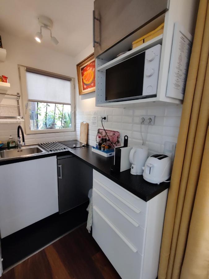 Romantic Tiny House Inside Montmartre Parijs Buitenkant foto