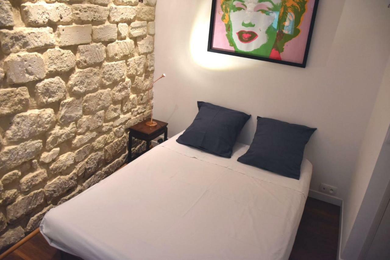 Romantic Tiny House Inside Montmartre Parijs Buitenkant foto